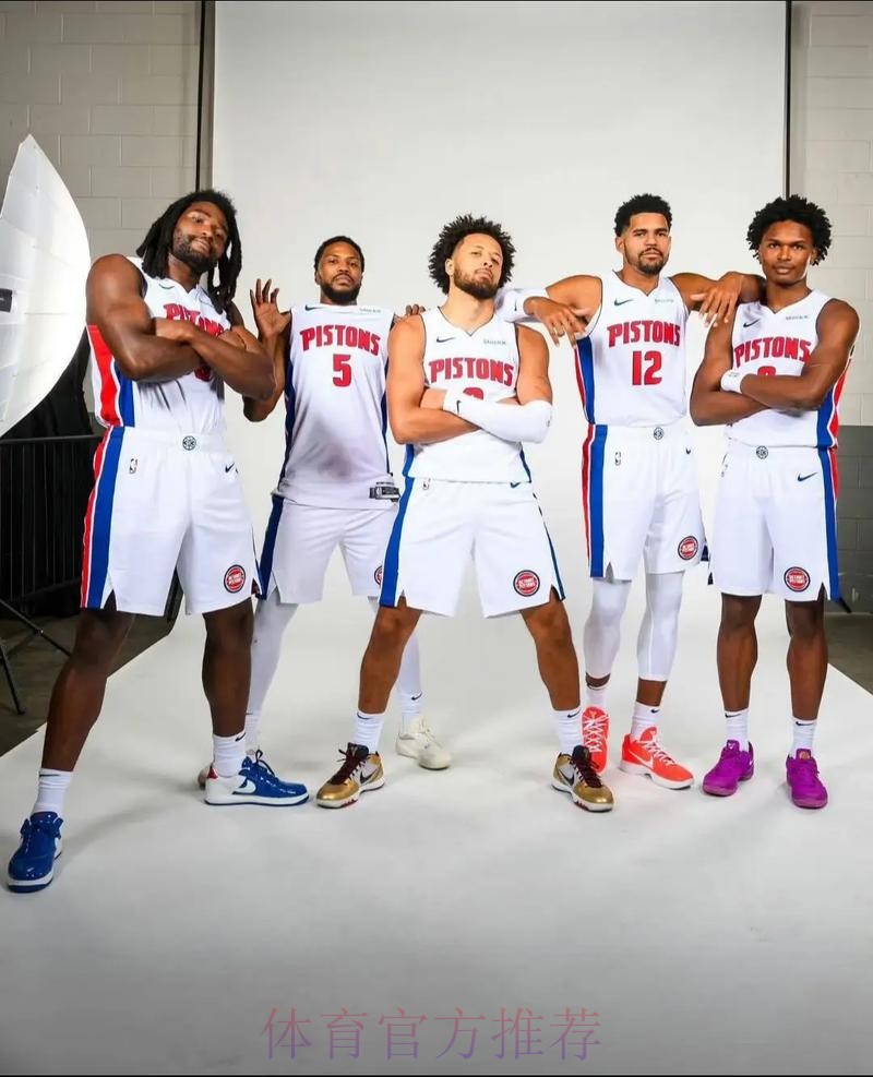 活塞首发:坎宁安、邓罗、奥萨尔、哈里斯、杜伦 活塞首发:坎宁安、邓罗、奥萨尔、哈里斯、杜伦